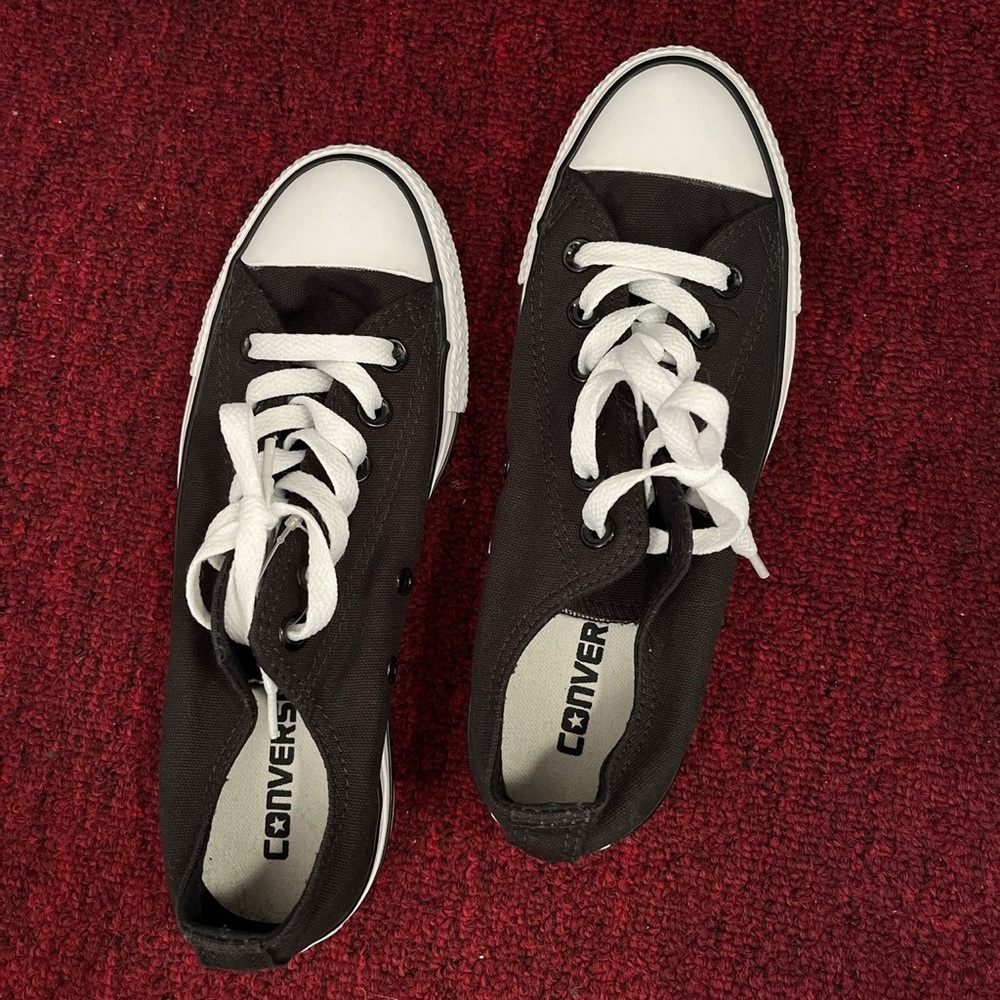 Converse black low top size 7